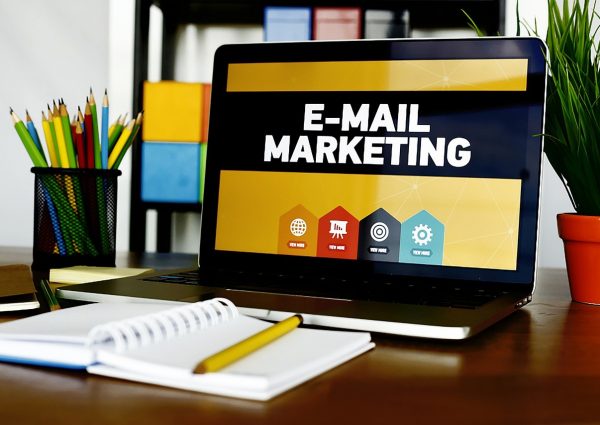 email marketing, laptop, desk-5937010 email marketing, laptop, desk